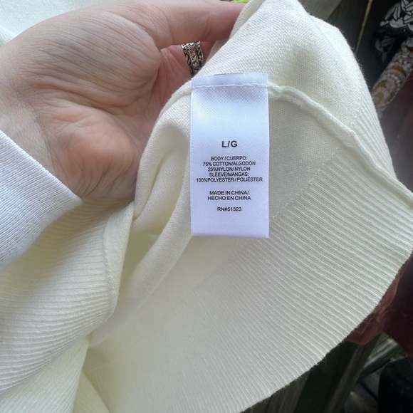 Vince Camuto Crisp White Swiss Dot Bubble Sleeve Lightweight Scoop Neck Sweater - Picture 4 of 6